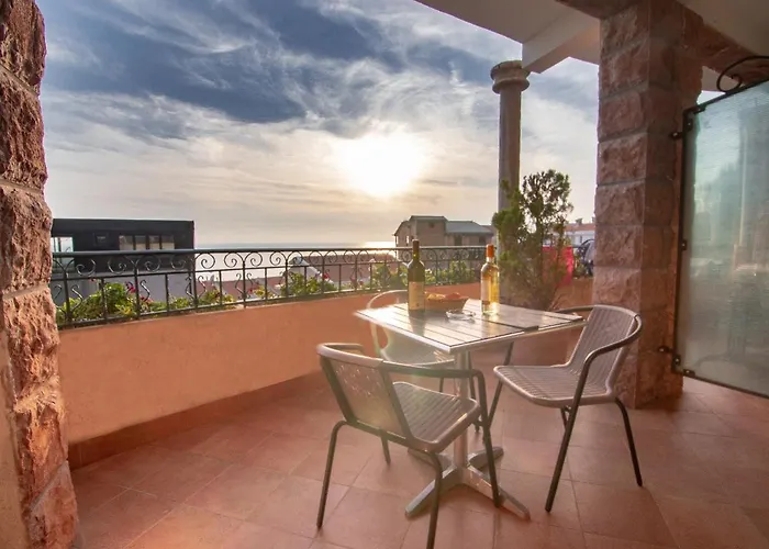 Apartments And Rooms Levantin Inn