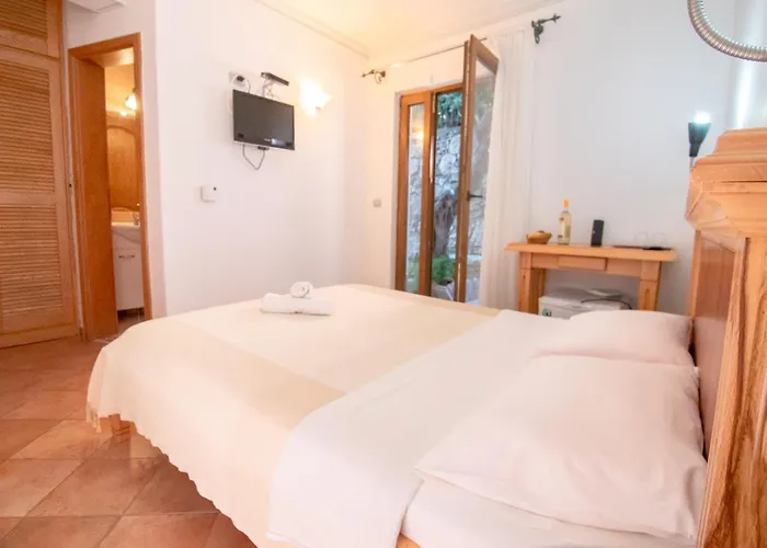 Apartments And Rooms Levantin Inn